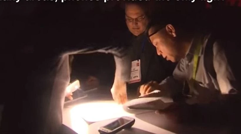 Έγινε και αυτό: Δύο ώρες «μπλακ άουτ» στην μεγαλύτερη έκθεση ηλεκτρονικών του κόσμου